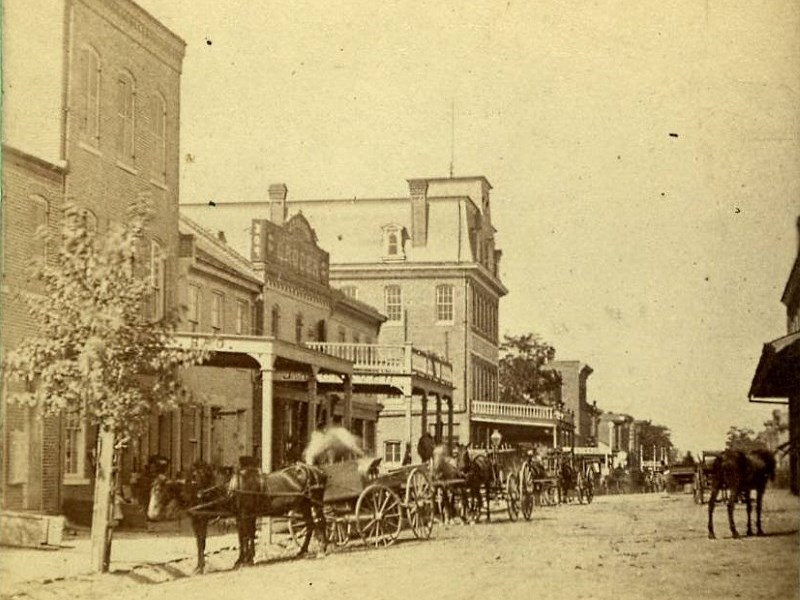300 Block E. High St. looking west